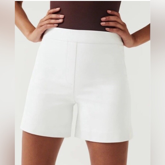 SPANX Pants - Spanx On the Go 6" White Shorts Silver Lining Technology size M